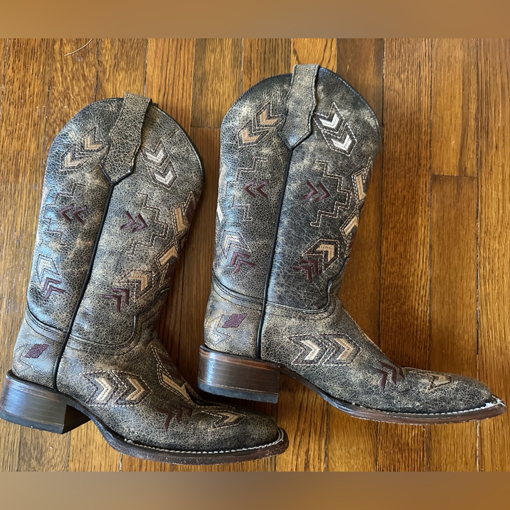 Circle G Distressed Black and Brown Cowboy  Boots